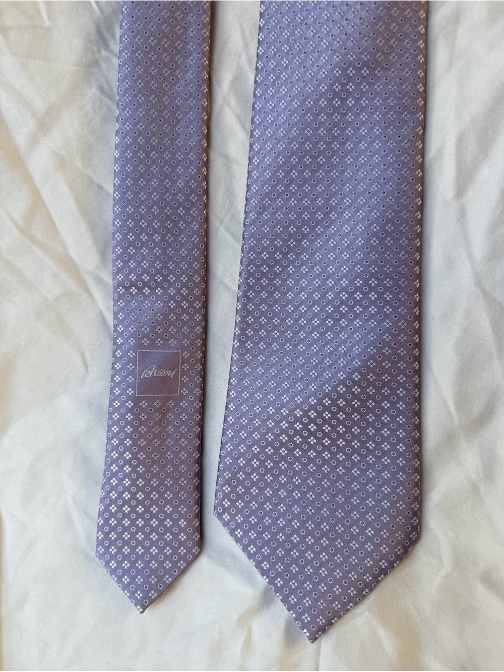 Brioni Handmade Italy 100% Silk Tie Lavender Geometric Medallion pattern